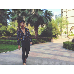 亚洲免费人成久久
