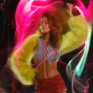 亚洲免费人成久久
